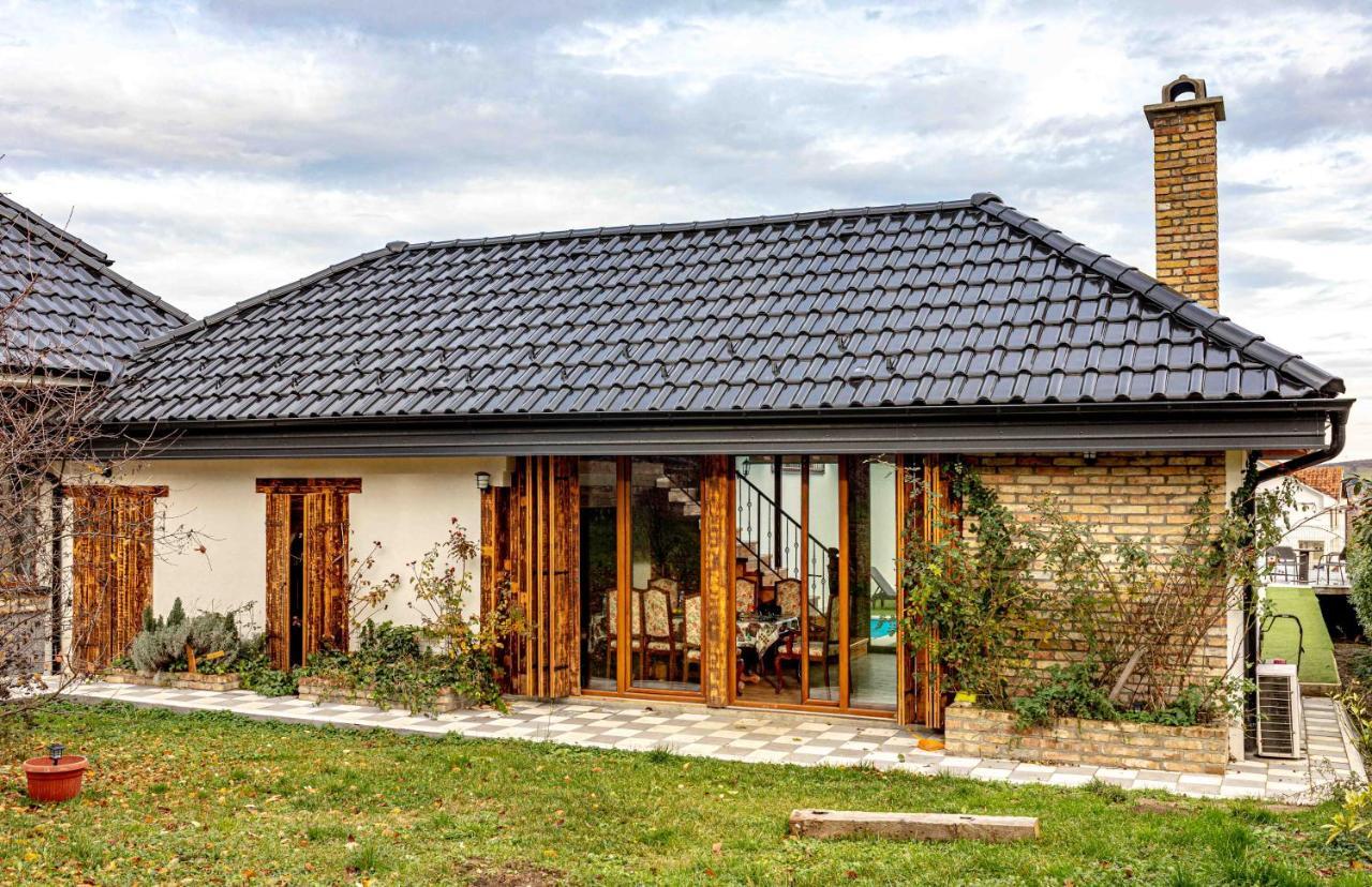 City Escape Luxury Villa Zuce Exterior foto